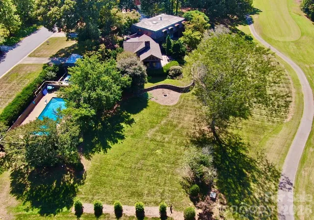 Photo 3 of Single family home for sale at 4821 Elmhurst Dr Ne, Hickory, NC 28601 | MLS# 4411172 | Listing updated on 2026-10-05