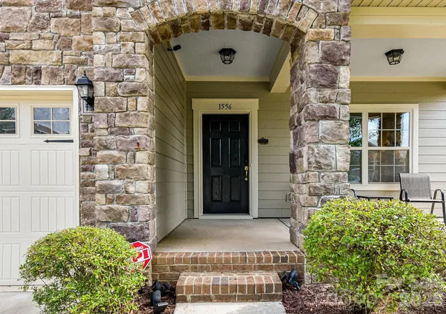 Photo 2 of Single family home for sale at 1556 Spring Blossom Trl, Fort Mill, SC 29708 | MLS# 4411177 | Listing updated on 2026-08-30