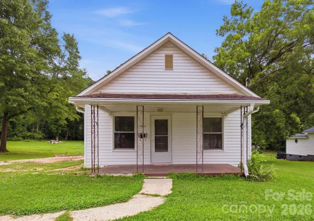 Photo 1 of Single family home for sale at 403 Faulkner St, Clover, SC 29710 | MLS# 4411188 | Listing updated on 2026-10-02