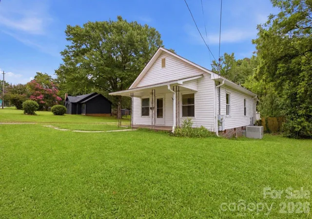 Photo 3 of Single family home for sale at 403 Faulkner St, Clover, SC 29710 | MLS# 4411188 | Listing updated on 2026-10-02