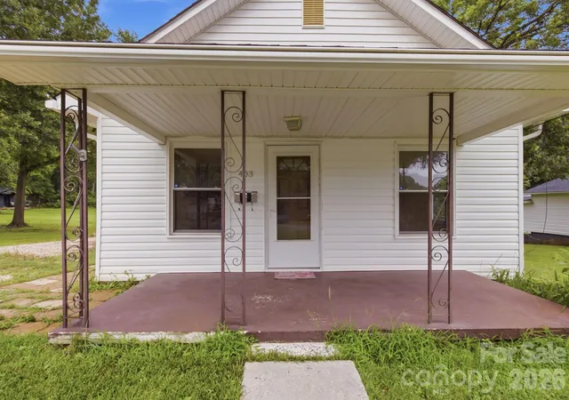 Photo 4 of Single family home for sale at 403 Faulkner St, Clover, SC 29710 | MLS# 4411188 | Listing updated on 2026-10-02