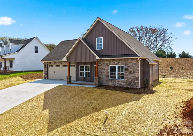 2nd image of 4957 Southview Dr, Hickory, NC 28602 | MLS# 4411205