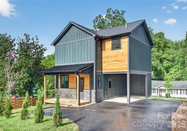 1st image of 1013 Fassifern Ct, Hendersonville, NC 28791 | MLS# 4411207