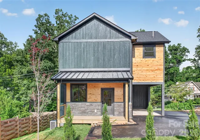 2nd image of 1013 Fassifern Ct, Hendersonville, NC 28791 | MLS# 4411207