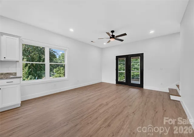 3rd image of 1013 Fassifern Ct, Hendersonville, NC 28791 | MLS# 4411207