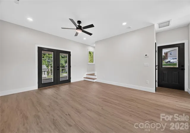 5th image of 1013 Fassifern Ct, Hendersonville, NC 28791 | MLS# 4411207