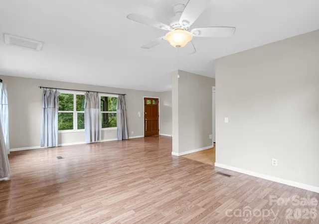 Photo 4 of Single family home for sale at 1 Lakewood Rd, Hendersonville, NC 28792 | MLS# 4411211 | Listing updated on 2026-08-07