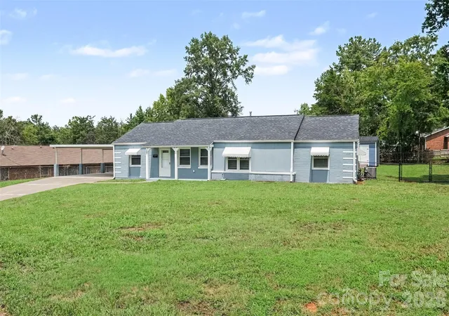 Photo 1 of Single family home for sale at 1352 Steed St, Rock Hill, SC 29732 | MLS# 4411220 | Listing updated on 2026-09-04