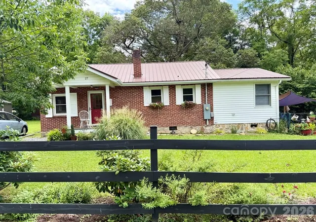 Photo 2 of Sale Pending at 27 Bartlett St, Sylva, NC 28779 | MLS# 4411231 | Listing updated on 2026-08-10