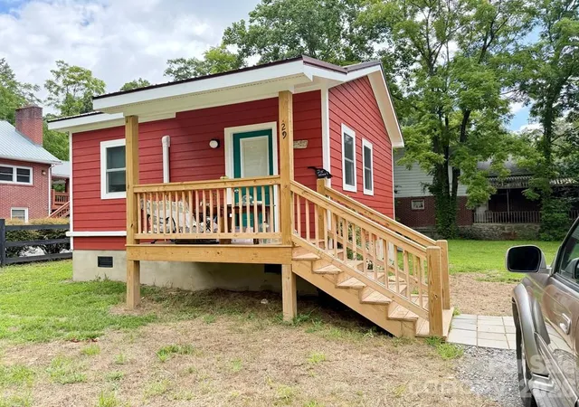 Photo 3 of Sale Pending at 27 Bartlett St, Sylva, NC 28779 | MLS# 4411231 | Listing updated on 2026-08-10