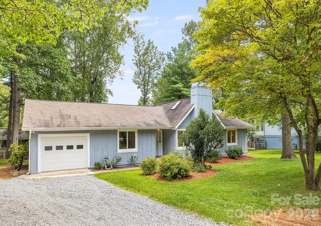 Photo 3 of Single family home for sale at 35 Golden Oaks Ln, Fletcher, NC 28732 | MLS# 4411250 | Listing updated on 2026-09-26