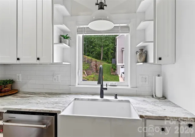 Photo 4 of Single family home for sale at 310 Magnolia Ridge Rd, Swannanoa, NC 28778 | MLS# 4411282 | Listing updated on 2026-09-28