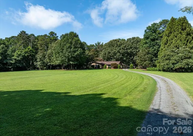 Photo 1 of Single family home for sale at 3825 Hoodridge Ln, Mint Hill, NC 28227 | MLS# 4411305 | Listing updated on 2026-10-07
