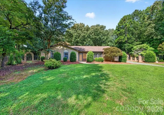 Photo 2 of Single family home for sale at 3825 Hoodridge Ln, Mint Hill, NC 28227 | MLS# 4411305 | Listing updated on 2026-10-07