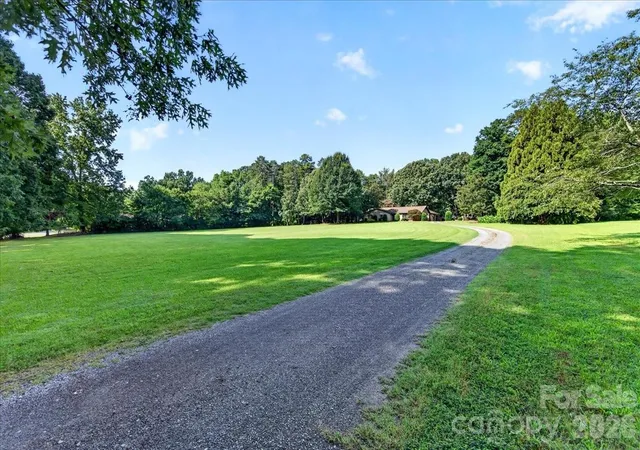 Photo 3 of Single family home for sale at 3825 Hoodridge Ln, Mint Hill, NC 28227 | MLS# 4411305 | Listing updated on 2026-10-07