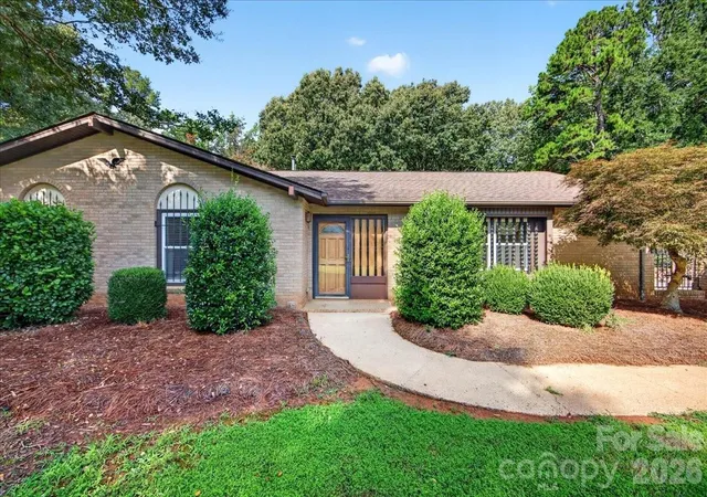 Photo 4 of Single family home for sale at 3825 Hoodridge Ln, Mint Hill, NC 28227 | MLS# 4411305 | Listing updated on 2026-10-07