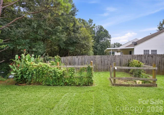 Photo 3 of Single family home for sale at 1957 Leesburg Dr, Clover, SC 29710 | MLS# 4411306 | Listing updated on 2026-08-29