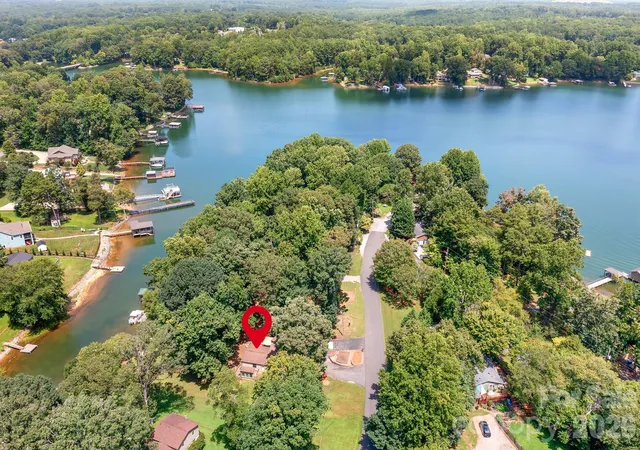 Photo 3 of Single family home for sale at 7224 Right Angle St, Sherrills Ford, NC 28673 | MLS# 4411312 | Listing updated on 2026-10-05