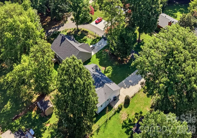 37th image of 1041 Watts Dr, Charlotte, NC 28216 | MLS# 4411321