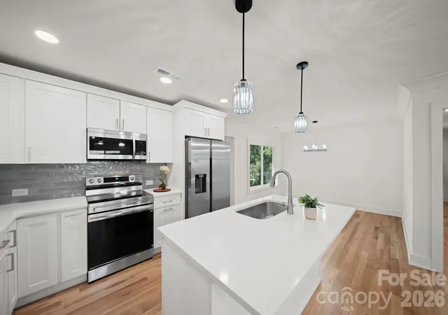 4th image of 1041 Watts Dr, Charlotte, NC 28216 | MLS# 4411321