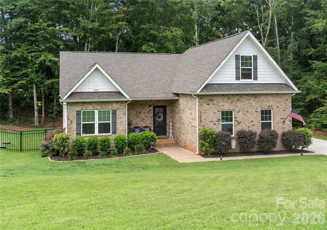 1st image of 3229 Creek Bend Ct, Sherrills Ford, NC 28673 | MLS# 4411324