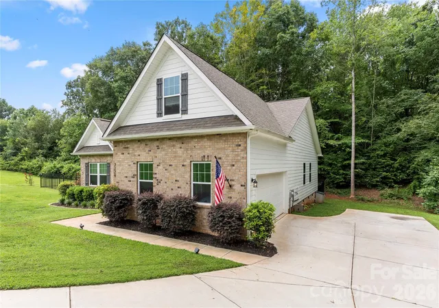2nd image of 3229 Creek Bend Ct, Sherrills Ford, NC 28673 | MLS# 4411324