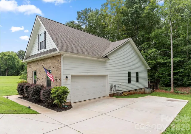3rd image of 3229 Creek Bend Ct, Sherrills Ford, NC 28673 | MLS# 4411324