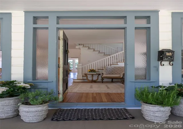Photo 4 of Single family home for sale at 142 Edwin Pl, Asheville, NC 28801 | MLS# 4411332 | Listing updated on 2026-10-03