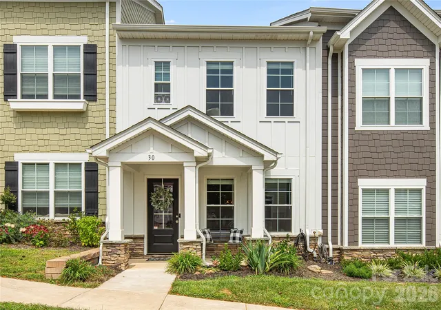 Photo 2 of Townhouse for sale at 30 Walnut Springs Dr, Asheville, NC 28804 | MLS# 4411340 | Listing updated on 2026-08-10