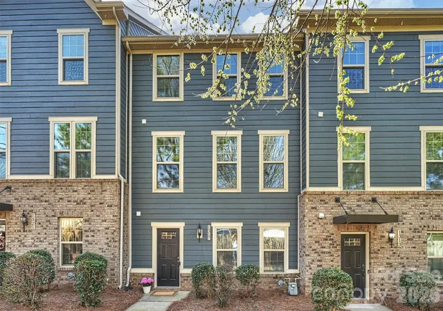 Photo 2 of Townhouse for sale at 1317 Queen Lyon Ct, Charlotte, NC 28205 | MLS# 4411356 | Listing updated on 2026-08-19