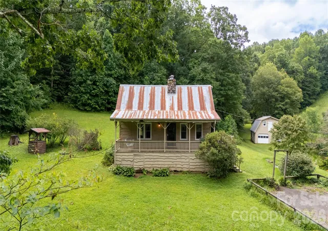 Photo 3 of Single family home for sale at 2027 Stamey Branch Rd, Newland, NC 28657 | MLS# 4411360 | Listing updated on 2026-08-18