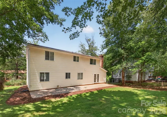 Photo 4 of Single family home for sale at 9524 Robert Burns Ct, Charlotte, NC 28213 | MLS# 4411368 | Listing updated on 2026-08-08