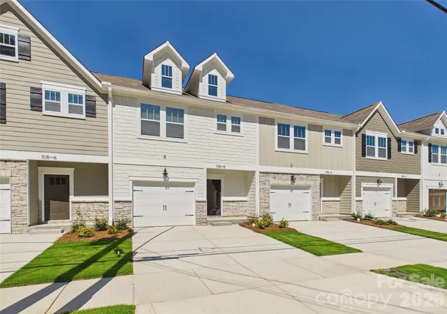 Photo 2 of Townhouse for sale at 105 N Dilling St #05, Kings Mountain, NC 28086 | MLS# 4411371 | Listing updated on 2026-09-18