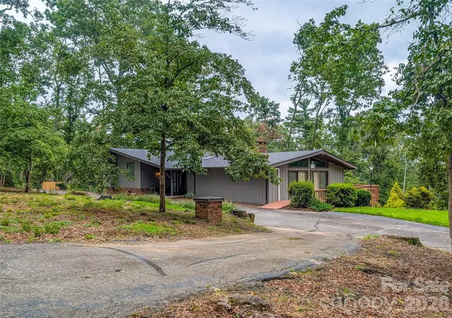 Photo 4 of Single family home for sale at 520 Washburn Rd, Spruce Pine, NC 28777 | MLS# 4411395 | Listing updated on 2026-09-02