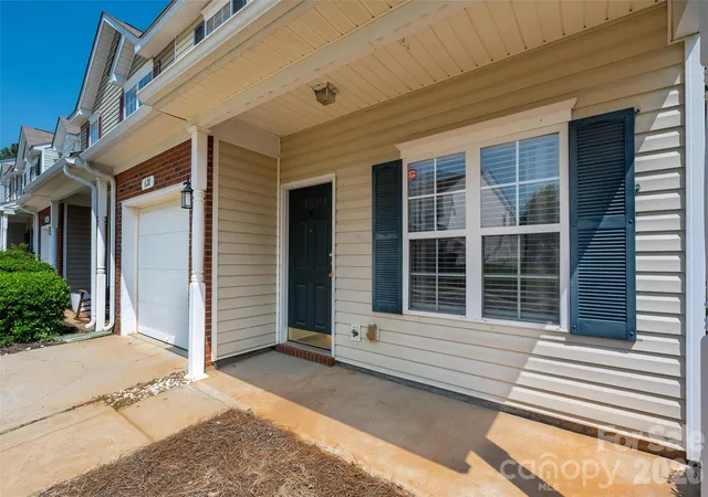 Photo 4 of Townhouse for sale at 620 Fountain Ct, Fort Mill, SC 29715 | MLS# 4411478 | Listing updated on 2026-09-25