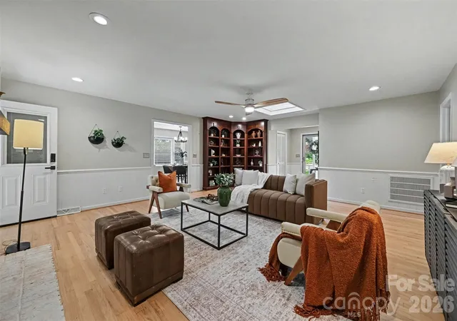 5th image of 4242 Garvin Dr, Charlotte, NC 28269 | MLS# 4411479