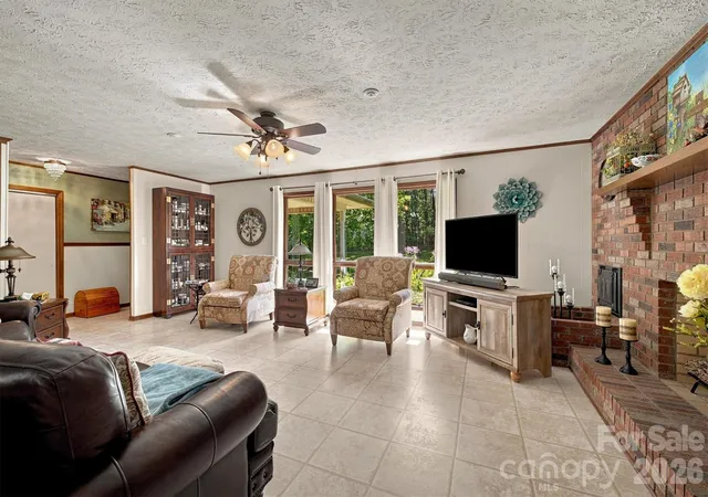 Photo 2 of Single family home for sale at 5158 Bob Farr Dr, Morganton, NC 28655 | MLS# 4411488 | Listing updated on 2026-09-30