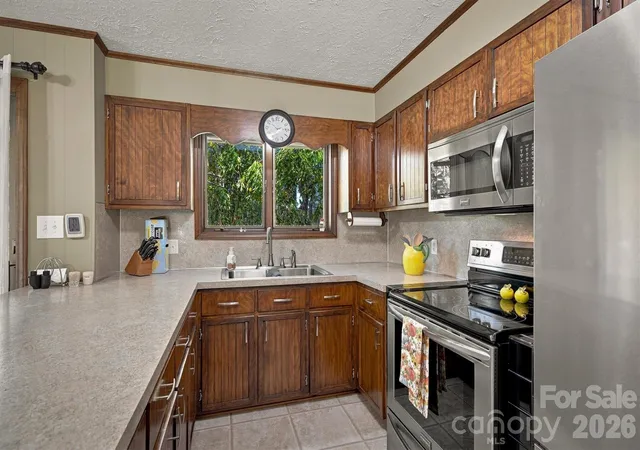 Photo 4 of Single family home for sale at 5158 Bob Farr Dr, Morganton, NC 28655 | MLS# 4411488 | Listing updated on 2026-09-30