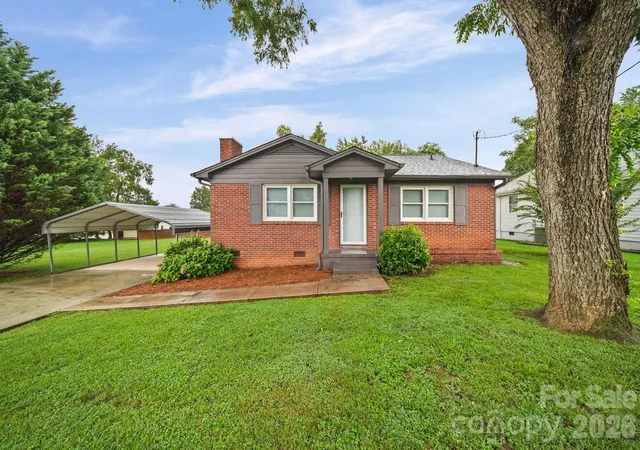 Photo 2 of Single family home for sale at 304 Ford St, Cramerton, NC 28032 | MLS# 4411490 | Listing updated on 2026-09-23