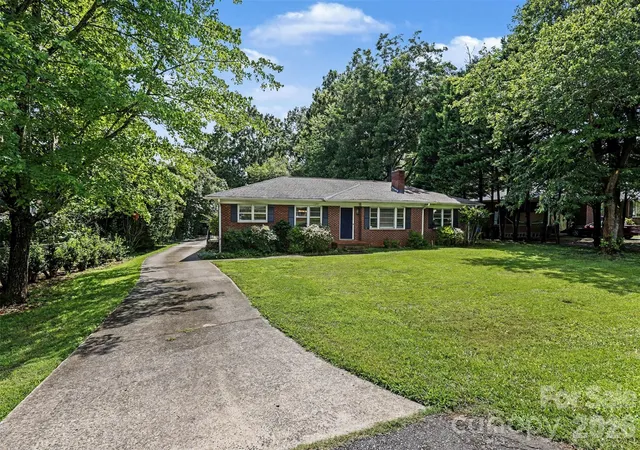 Photo 3 of Single family home for sale at 1819 Lumpkin Cir, Rock Hill, SC 29732 | MLS# 4411491 | Listing updated on 2026-08-14