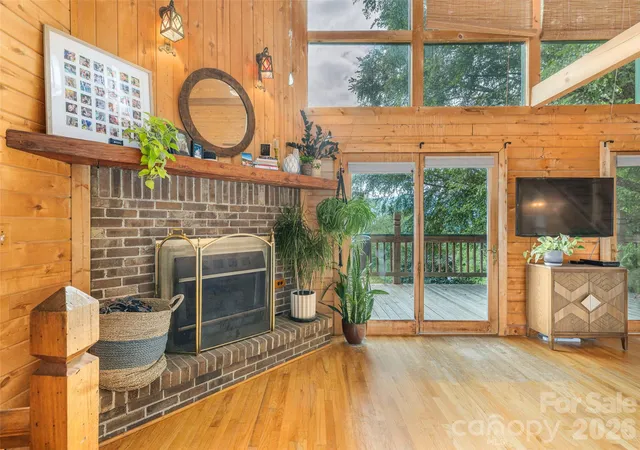 Photo 4 of Single family home for sale at 215 Hall Top Rd, Waynesville, NC 28786 | MLS# 4411511 | Listing updated on 2026-10-09