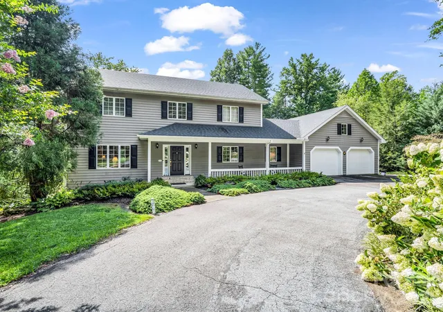 Photo 2 of Single family home for sale at 15 Ravenwood Dr, Fletcher, NC 28732 | MLS# 4411523 | Listing updated on 2026-09-30