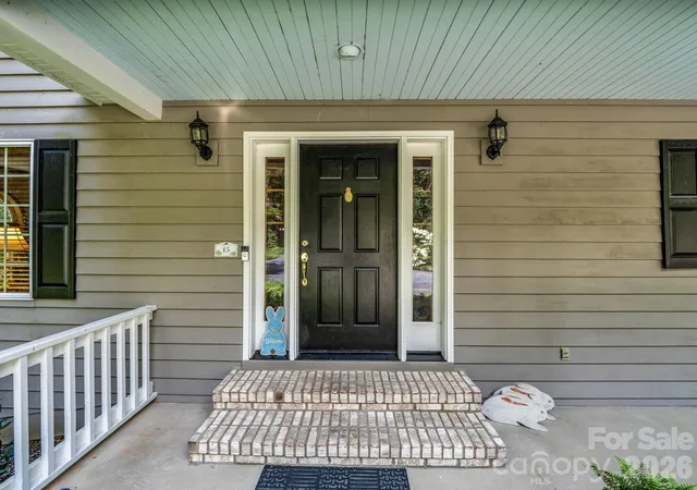 Photo 3 of Single family home for sale at 15 Ravenwood Dr, Fletcher, NC 28732 | MLS# 4411523 | Listing updated on 2026-09-30