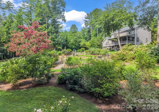 Photo 3 of Single family home for sale at 15 Ravenwood Dr, Fletcher, NC 28732 | MLS# 4411523 | Listing updated on 2026-09-30