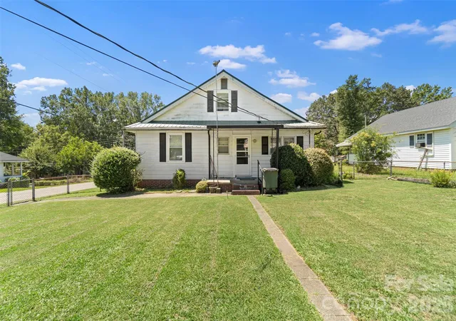 Photo 1 of Single family home for sale at 665 Cherry St, Wadesboro, NC 28170 | MLS# 4411532 | Listing updated on 2026-09-01
