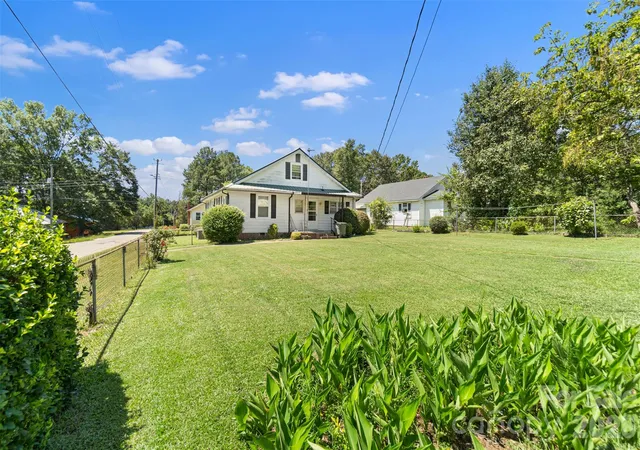 Photo 2 of Single family home for sale at 665 Cherry St, Wadesboro, NC 28170 | MLS# 4411532 | Listing updated on 2026-09-01