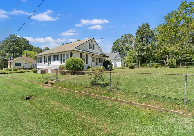 Photo 3 of Single family home for sale at 665 Cherry St, Wadesboro, NC 28170 | MLS# 4411532 | Listing updated on 2026-09-01