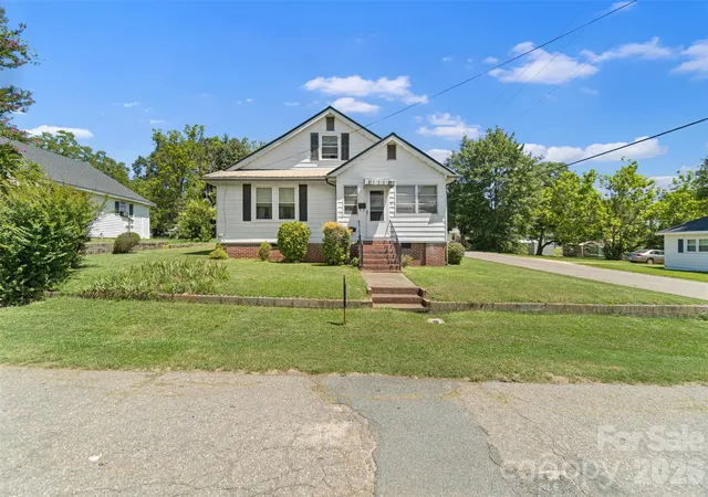 Photo 3 of Single family home for sale at 665 Cherry St, Wadesboro, NC 28170 | MLS# 4411532 | Listing updated on 2026-09-01