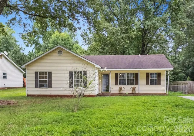 1st image of 615 Pennwood Ln, Charlotte, NC 28215 | MLS# 4411575