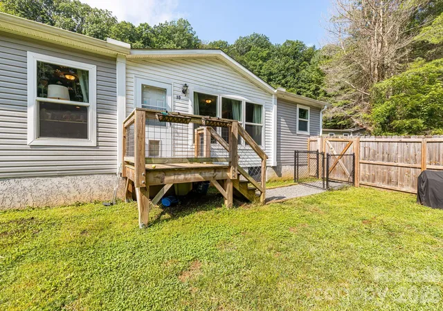 Photo 3 of Single family home for sale at 10 Pyrite Way, Asheville, NC 28806 | MLS# 4411592 | Listing updated on 2026-09-03